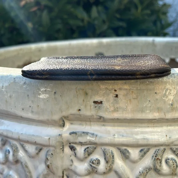 Louis Vuitton key pouch key cles iconic monogram canvas - Picture 7 of 15